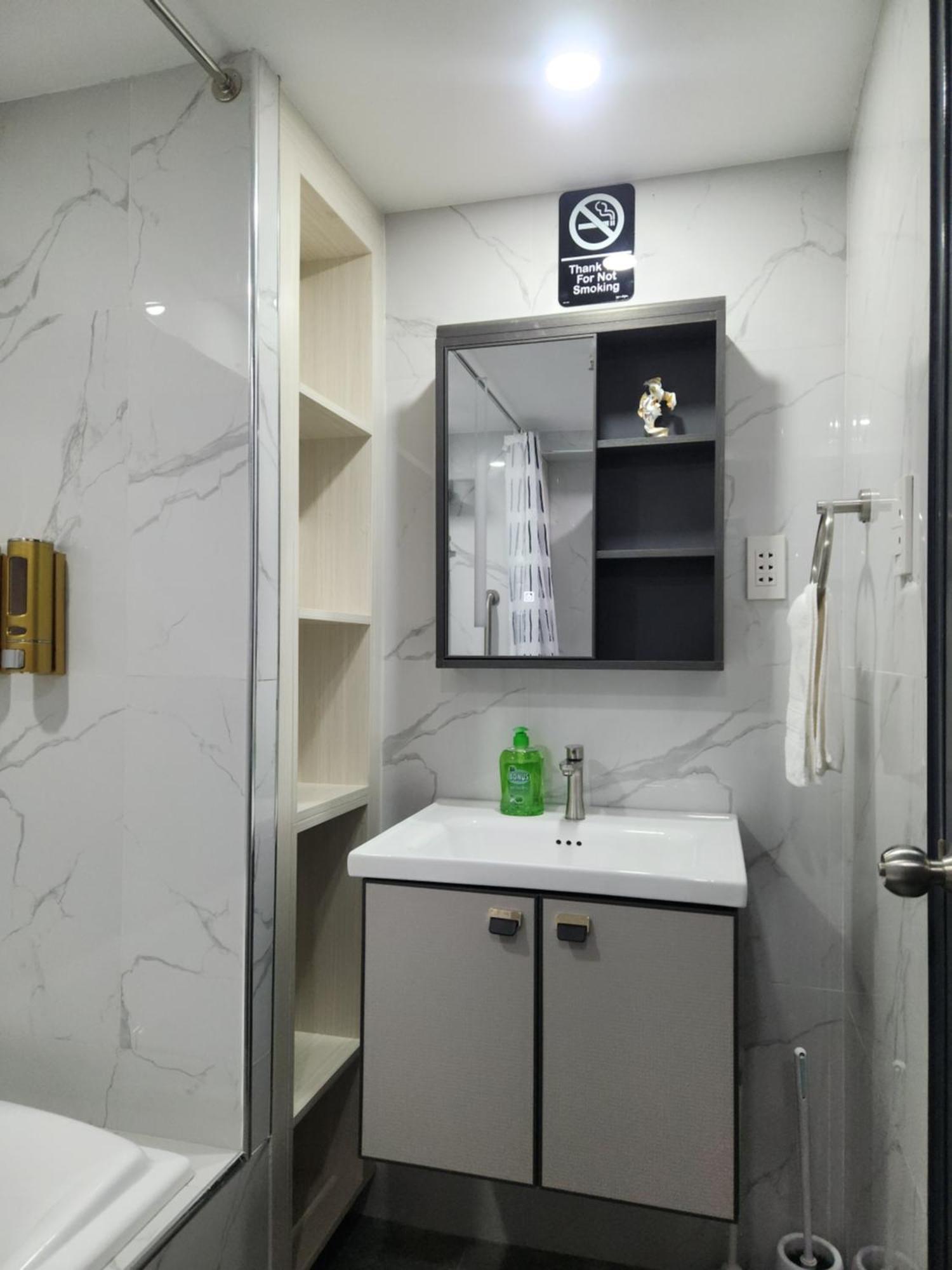 Condo Azur Suites B316 Near Airport, Netflix, Stylish, Cozy With Swimming Pool Lapu-Lapu City Bagian luar foto